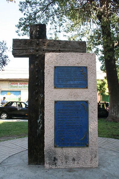 File:Memorial DDHH Chile 61 ferroviarios San Bernardo.jpg