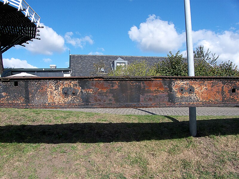 File:Molen Emmamolen Nieuwkuijk, roede De Prins van Oranje zijkant, askopgedeelte.jpg