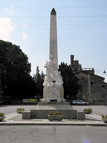 File:Monumento ai Caduti (Stanghella).jpg