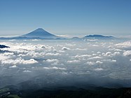 八ヶ岳から望む富士山と毛無山