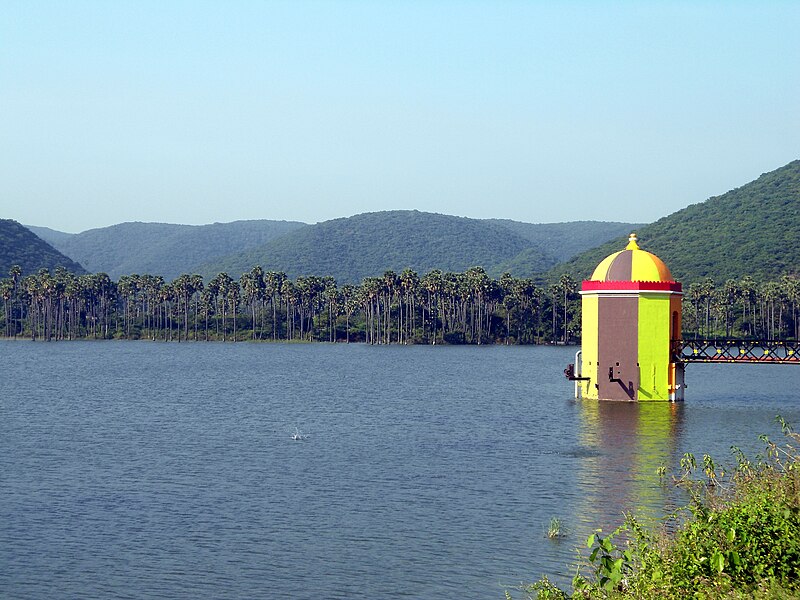 File:Mudasralova Reservoir and decorated motor Pump house 01.JPG