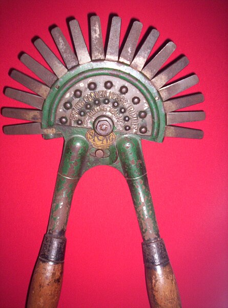 File:Multi-blade shearsr, Museum of Garden History, London.jpg