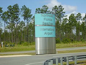 Panneau d'entrée de l'aéroport.