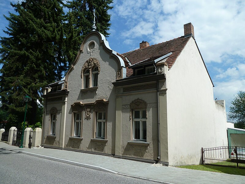 File:NeuzelleBahnhofstr34.jpg