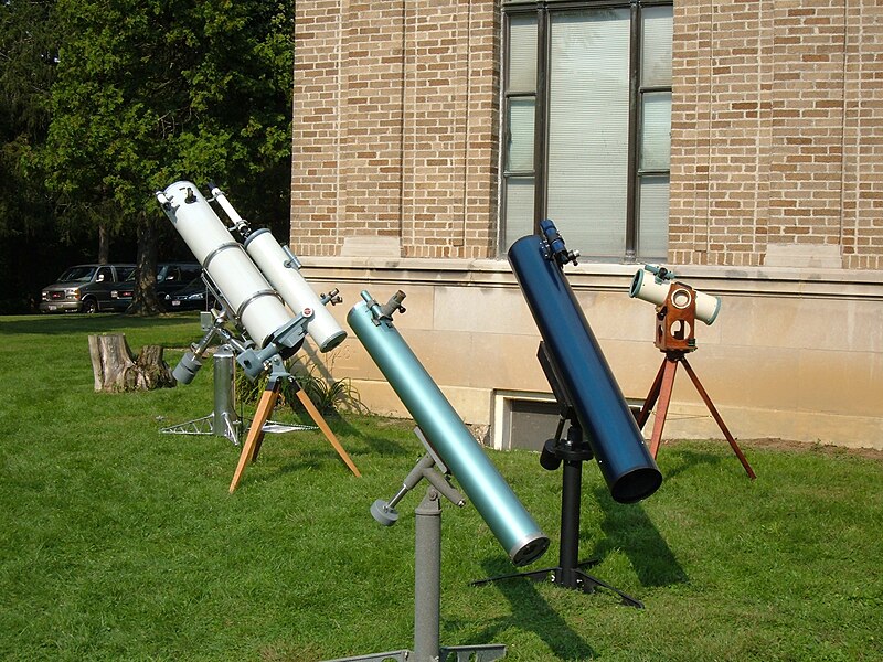 File:Newtonian Telescopes.jpg