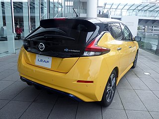 Nissan LEAF X (ZAA-ZE1) rear