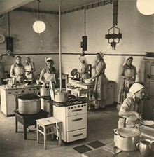 The cooking classes provided the meals for all students. Oberkirchen 1960 Obernkirchen1960UnterrichtLehrkucheIIunbek.jpg