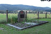 Čeština: Náhrobek s vděkem padlým sovětským vojákům na hřbitově v Oldřichově v Hájích.