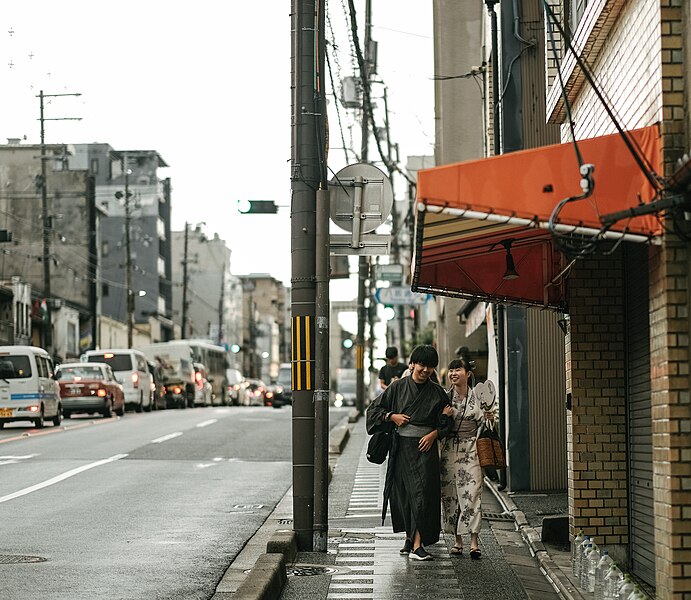 File:On the streets of Kyoto.jpg