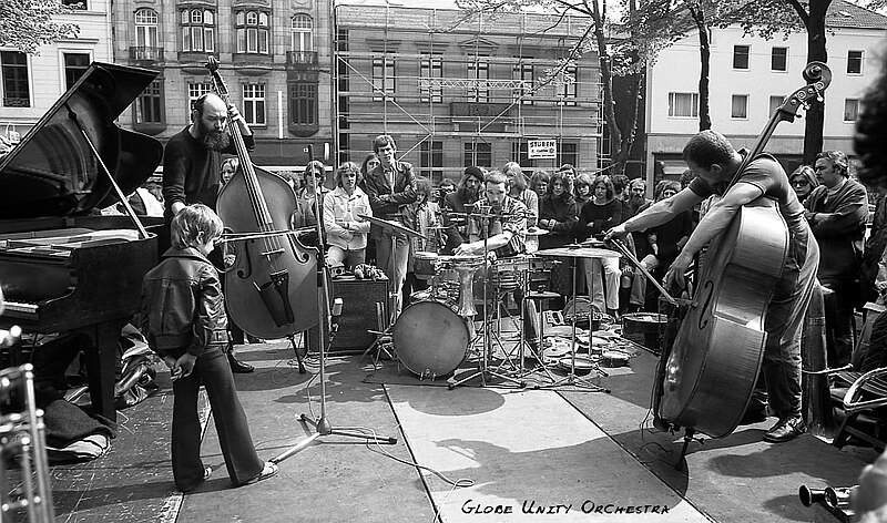 File:Open Air Konzert in Wuppertal (Laurentiusplatz), 1970-er Jahre 003, small.jpg