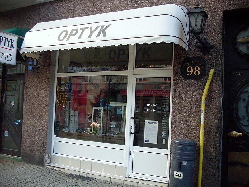 File:Optician shop at ulica Swietojanska, Gdynia.jpg