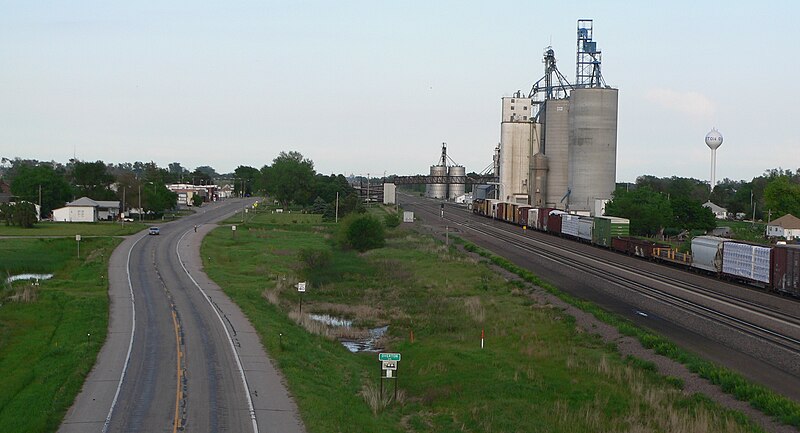 File:Overton, Nebraska from W.JPG