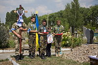 Пластуни та військові під час похорону