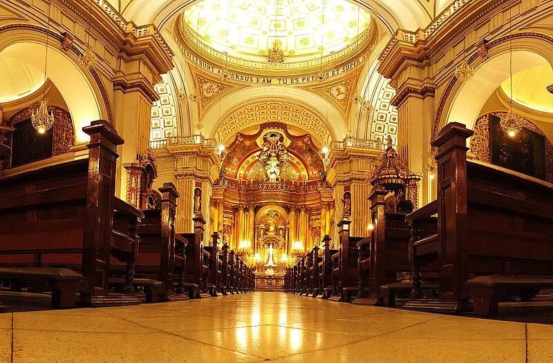 File:Panorámica de la Iglesia de San Pedro.jpg