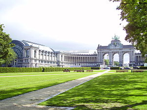 Main triumphal arch with one of the two side buildings of the Cinquantenaire/Jubelpark, Brussels