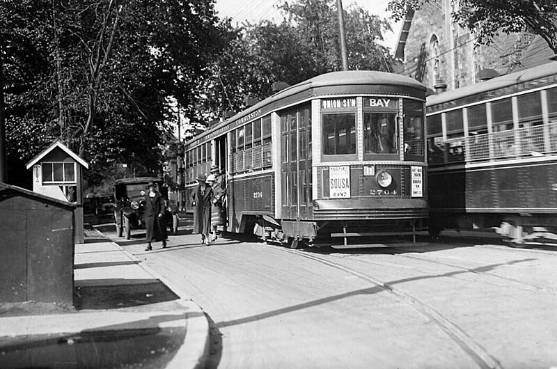 File:Peter Witt streetcar on former Bay Street route, in Toronto, in 1925.jpeg