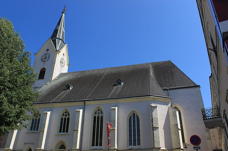 File:Pfarrkirche Ybbs.jpg