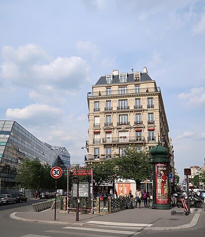 Comment aller à Place Camille Claudel en transport en commun - A propos de cet endroit