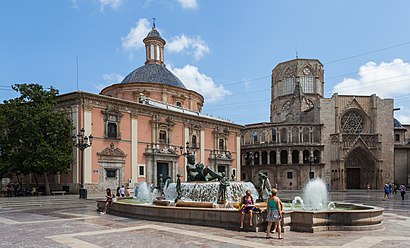 Cómo llegar a Plaza de la Virgen en transporte público - Sobre el lugar