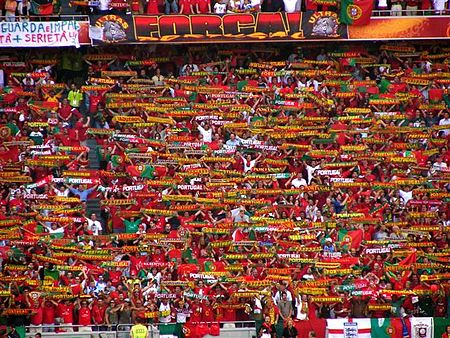 Tập_tin:Portugiesische_Fans_bei_der_Euro_2004.jpg