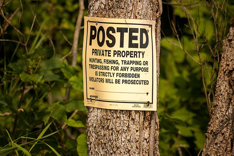 File:Posted - No Trespassing sign, US.jpg