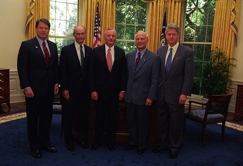 File:President Bill Clinton and Vice President Al Gore with Michael Collins, Neil Armstrong, and Buzz Aldrin.jpg