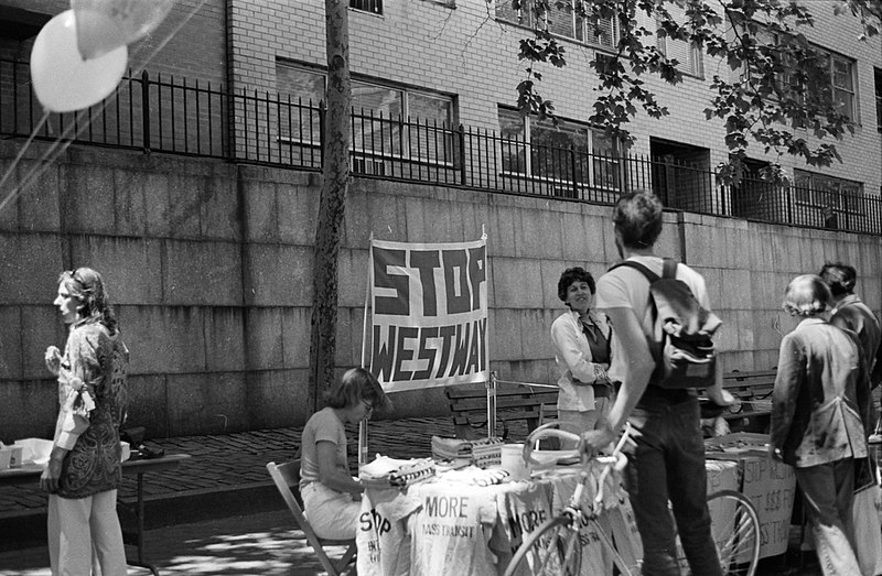 File:Protesters demonstrating against the Westway project in New York City.jpg