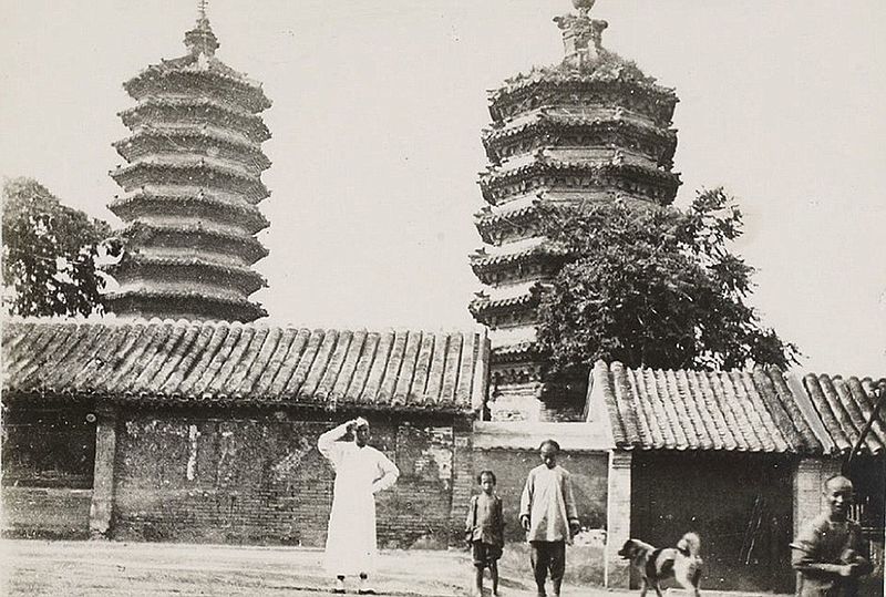 File:Qingshou Temple pagodas.jpg