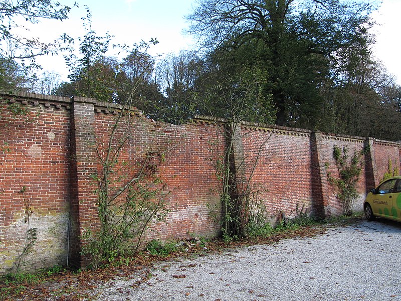 File:RM510696 Den Haag - Marlot - Fruitmuur met tandlijst (foto 2).jpg