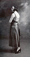 Robe du soir par Redfern 1922 cropped.jpg