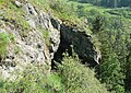 Čeština: Skály (z trachybazaltu) jižně od Radechova, součást přírodního parku Doupovská pahorkatina; okres Chomutov - ČR English: Rock near Radechov in Chomutov District, in nature park Doupovská pahorkatina, Czech Republic