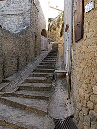 Rue du Pont : escaliers inspirés des chemins âniers.