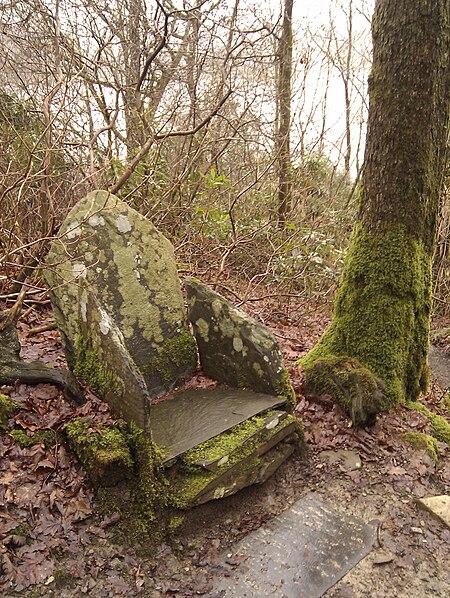 ไฟล์:Ruskins Seat, Brantwood. - panoramio.jpg