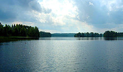 Lago Sarkavesi a Mäntyharju: un tipico paesaggio del Savo meridionale