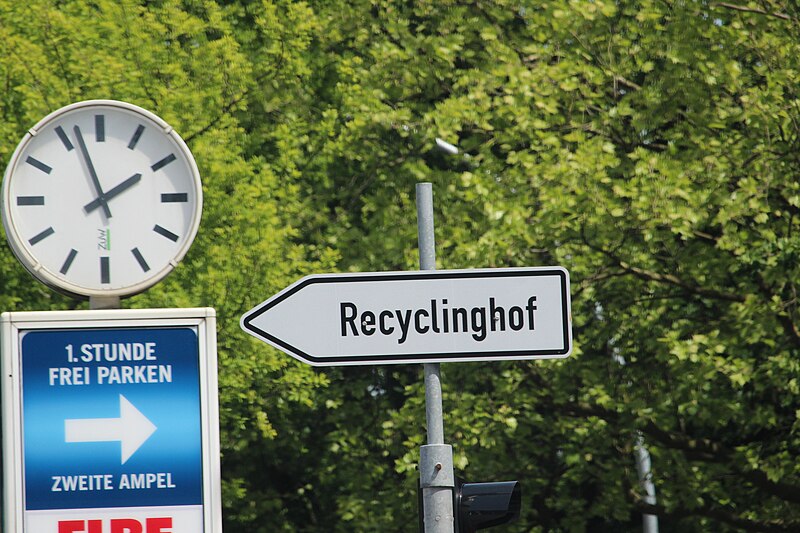 File:Schild Recyclinghof.jpg