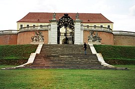 Treppenanlagen, Kaiserstein, steinsichtige Sphingen