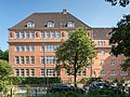 Deutsch: Fassade Kaiser-Friedrich-Ufer der Schule Bogenstraße 59 in Hamburg-Eimsbüttel.