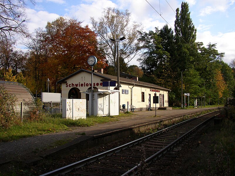 File:Schwielowsee Station 2007-10-02.jpg