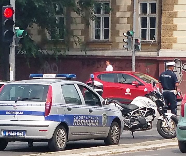 File:Serbian police motor cycle with police car 01.jpg