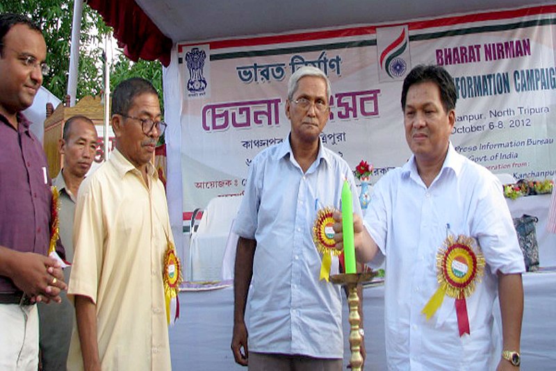 File:Shri Rajendra Reang, MLA, lighting the lamp to inaugurate the Bharat Nirman Public Information Campaign, organized by PIB, at Kanchanpur in North Tripura district, Tripura. The Member.jpg