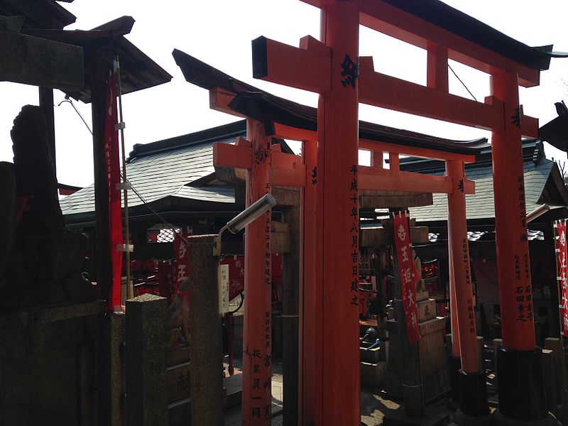 File:Shrines in Mount Inariyama of Fushimi Inari Grand Shrine 2.JPG