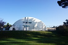 Piscine olympique et plongeoirs