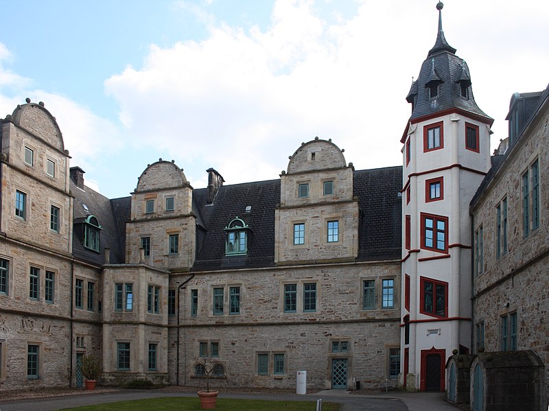 File:Stadthagen Schloss n S.JPG