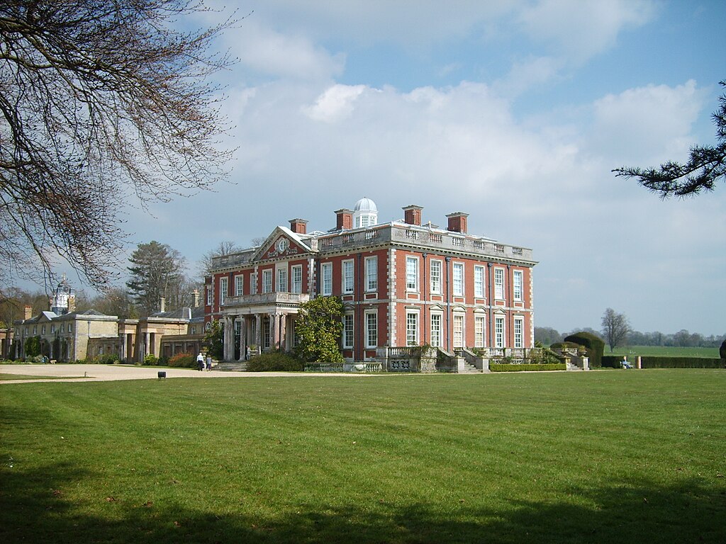 Small picture of Stansted Park courtesy of Wikimedia Commons contributors