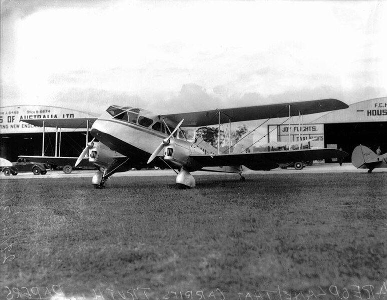 File:StateLibQld 1 106628 Dragon aircraft which delivered the Truth newspaper, 1936.jpg