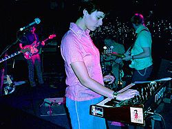 Stereolab esiintymässä vuonna 2006