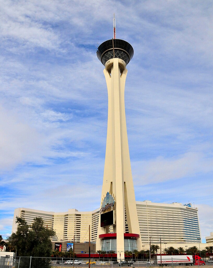 File:Stratosphere Tower (40714248821).jpg - Wikimedia Commons