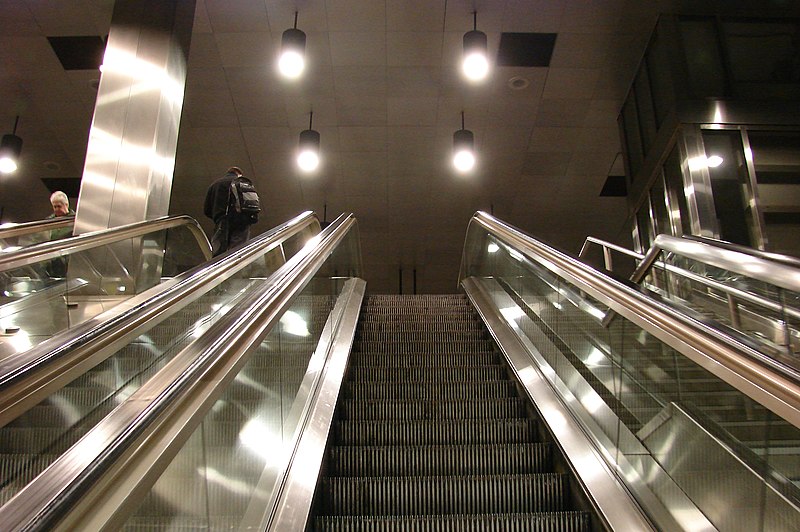 File:SubwayExit-0866.jpg