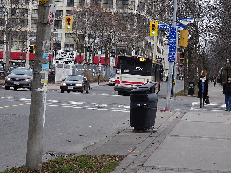 File:TTC bus 7700 on the Esplanade, 2014 12 28 -k (15971245240).jpg