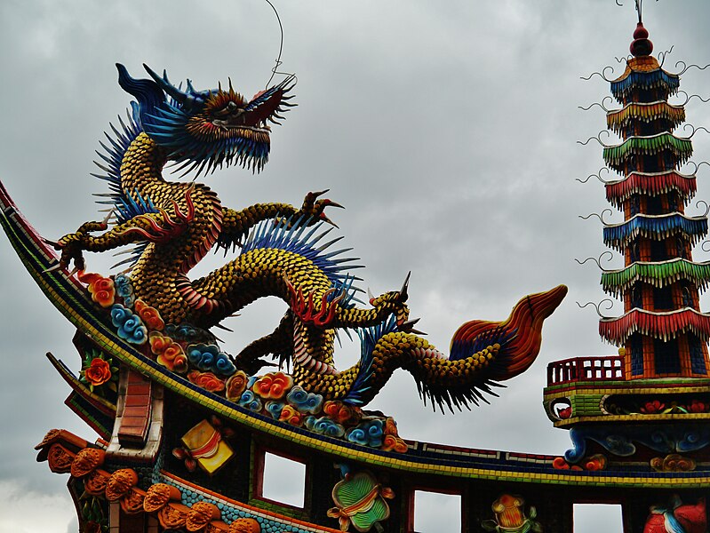 File:Taipeh Guandu Temple Dachlandschaft 13.jpg